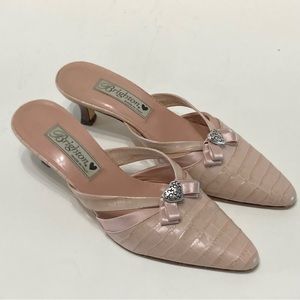 BRIGHTON   Zoey Shoe  Pale Pink Heart   2” Kitten Heels  Pointy Shoe  6.5 Italy